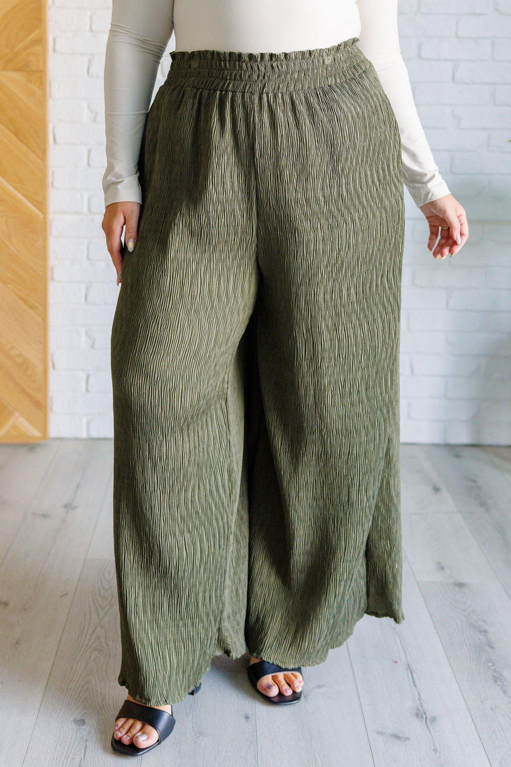 ONLINE EXCLUSIVE: Harmony High Rise Wide Pants in Olive