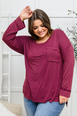 ONLINE EXCLUSIVE: Long Sleeve Knit Top With Pocket In Burgundy