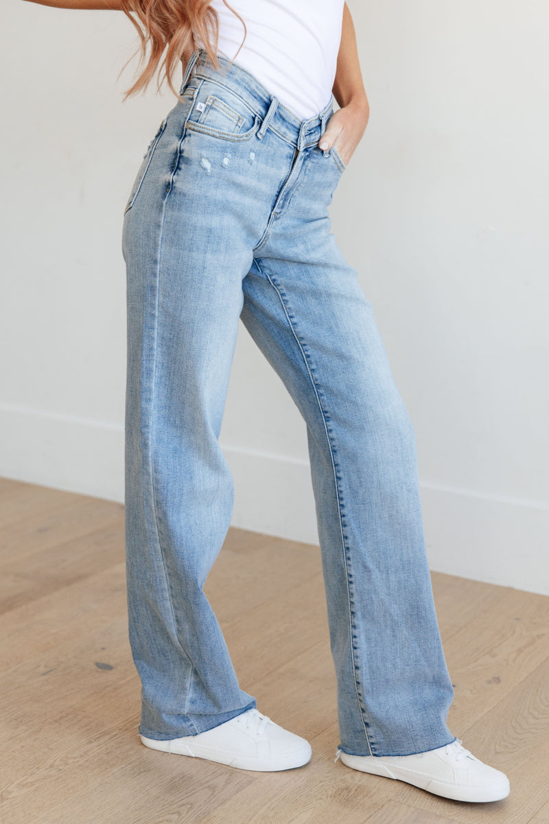 ONLINE EXCLUSIVE: Mildred High Rise V Front Waistband Straight Jeans