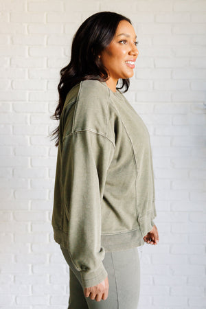 ONLINE EXCLUSIVE: Quick Fix Mineral Wash Crew Neck Pullover in Army Green