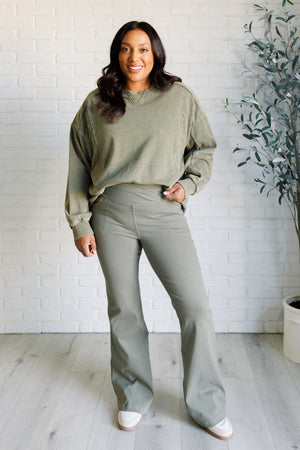 ONLINE EXCLUSIVE: Quick Fix Mineral Wash Crew Neck Pullover in Army Green