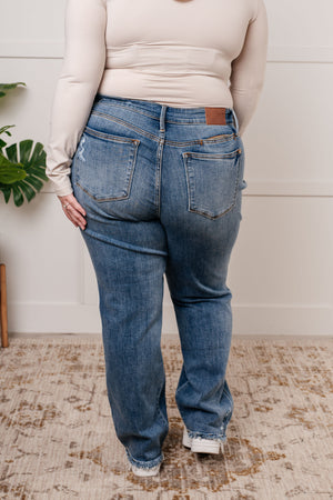 ONLINE EXCLUSIVE: Quinn Mid Rise Cell Phone Pocket Dad Jeans