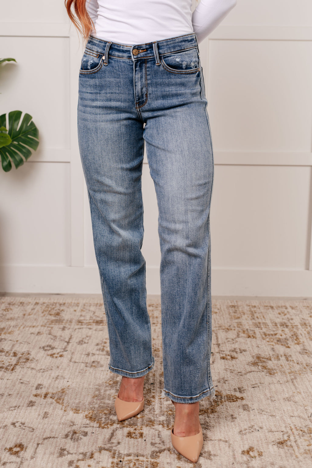 ONLINE EXCLUSIVE: Quinn Mid Rise Cell Phone Pocket Dad Jeans