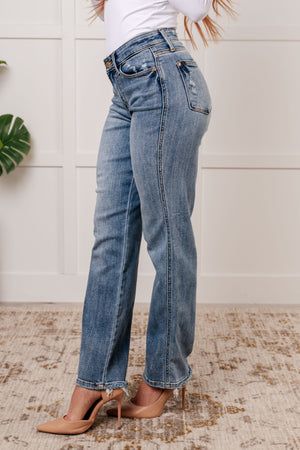 ONLINE EXCLUSIVE: Quinn Mid Rise Cell Phone Pocket Dad Jeans