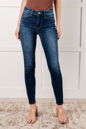 ONLINE EXCLUSIVE: Skylar Mid Rise Thermal Vintage Skinny Jean