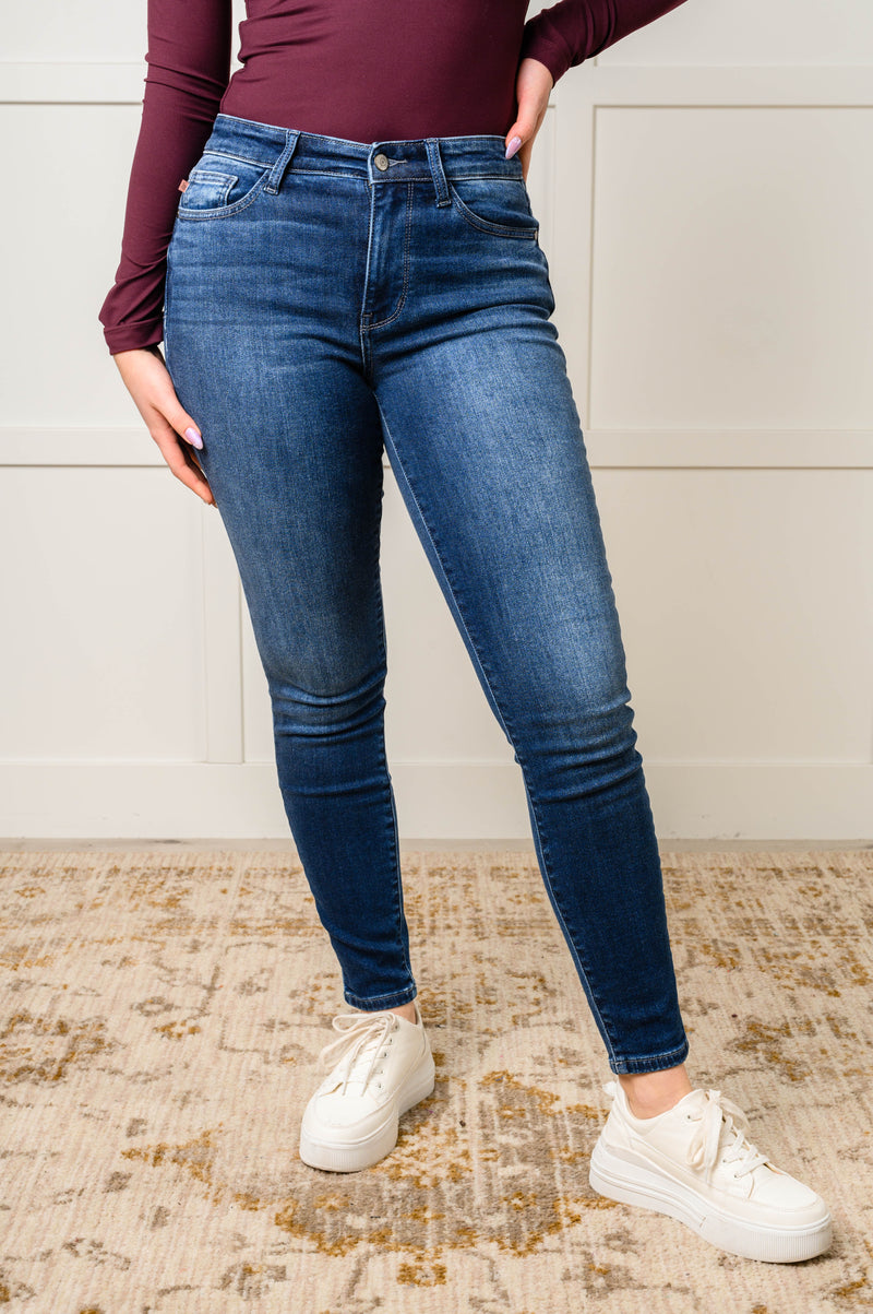 ONLINE EXCLUSIVE: Skylar Mid Rise Thermal Vintage Skinny Jean