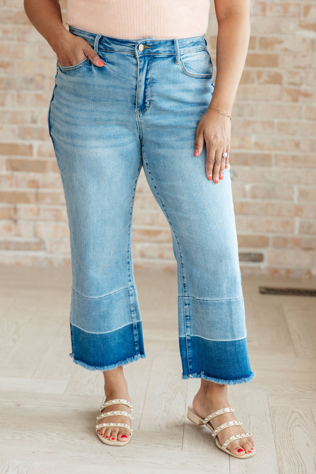 ONLINE EXCLUSIVE: Olivia High Rise Wide Leg Crop Jeans in Medium Wash