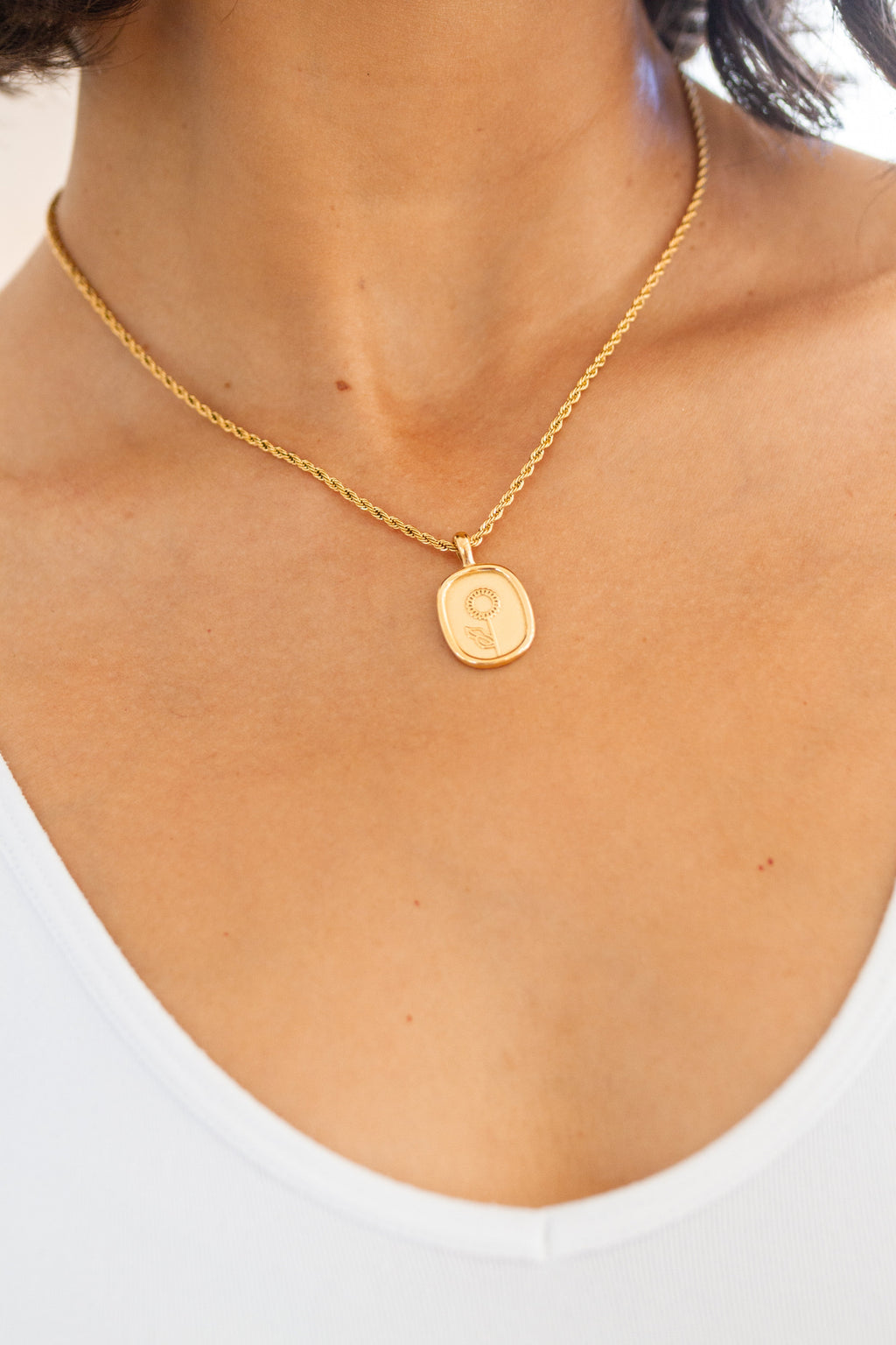 ONLINE EXCLUSIVE: Simple Sunflower Pendent Necklace